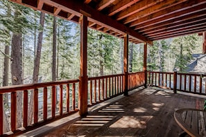 Terrace/patio - Inviting spacious home with fireplace, deck, hot tub, full kitchen, & W&D (South Lake Tahoe)