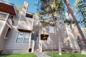 Exterior - Cozie home with a stone fireplace near Ski Run Marina/new mini split a/c (South Lake Tahoe)
