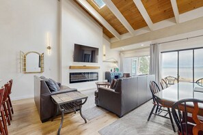 TV, fireplace, offices - Blissful townhome with gorgeous views of the lake and relaxing amenities (South Lake Tahoe)