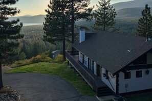 Exterior - Spacious home with incredible views, full kitchen, shared  pool & tennis courts (Incline Village)