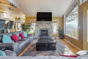 TV, fireplace, video games, offices - Luxury home with game room, sauna, and stunning lake views (Zephyr Cove)