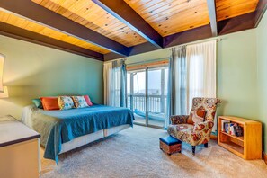 3 bedrooms, desk, WiFi, bed sheets - Two-story lakefront condo with access to dock, hot tub, pool & tennis (South Lake Tahoe)