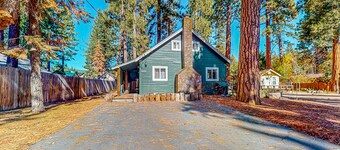 Darling cabin near beach-lake with wood stove & private washer&dryer