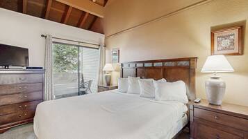 Tabla de planchar con plancha, wifi y ropa de cama