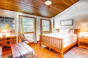 Desk, WiFi, bed sheets - Beautiful getaway with two fireplaces, covered deck, washer&dryer (Soda Springs)
