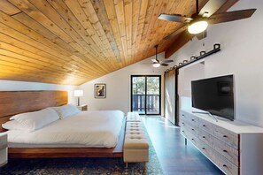 Iron/ironing board, travel cot, WiFi, bed sheets - Stunning renovated chalet for monthly summer - ski lease - near Heavenly (South Lake Tahoe)