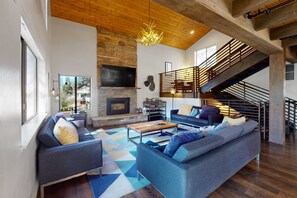 TV, fireplace, DVD player, offices - Stunning renovated chalet for monthly summer - ski lease - near Heavenly (South Lake Tahoe)