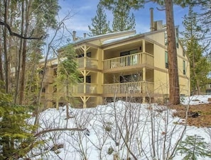 Exterior - Creekside Comfort Meets Tahoe Adventure - Your Stylish Getaway in Kings Beach (Kings Beach)