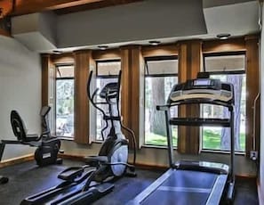 Fitness facility - Creekside Comfort Meets Tahoe Adventure - Your Stylish Getaway in Kings Beach (Kings Beach)