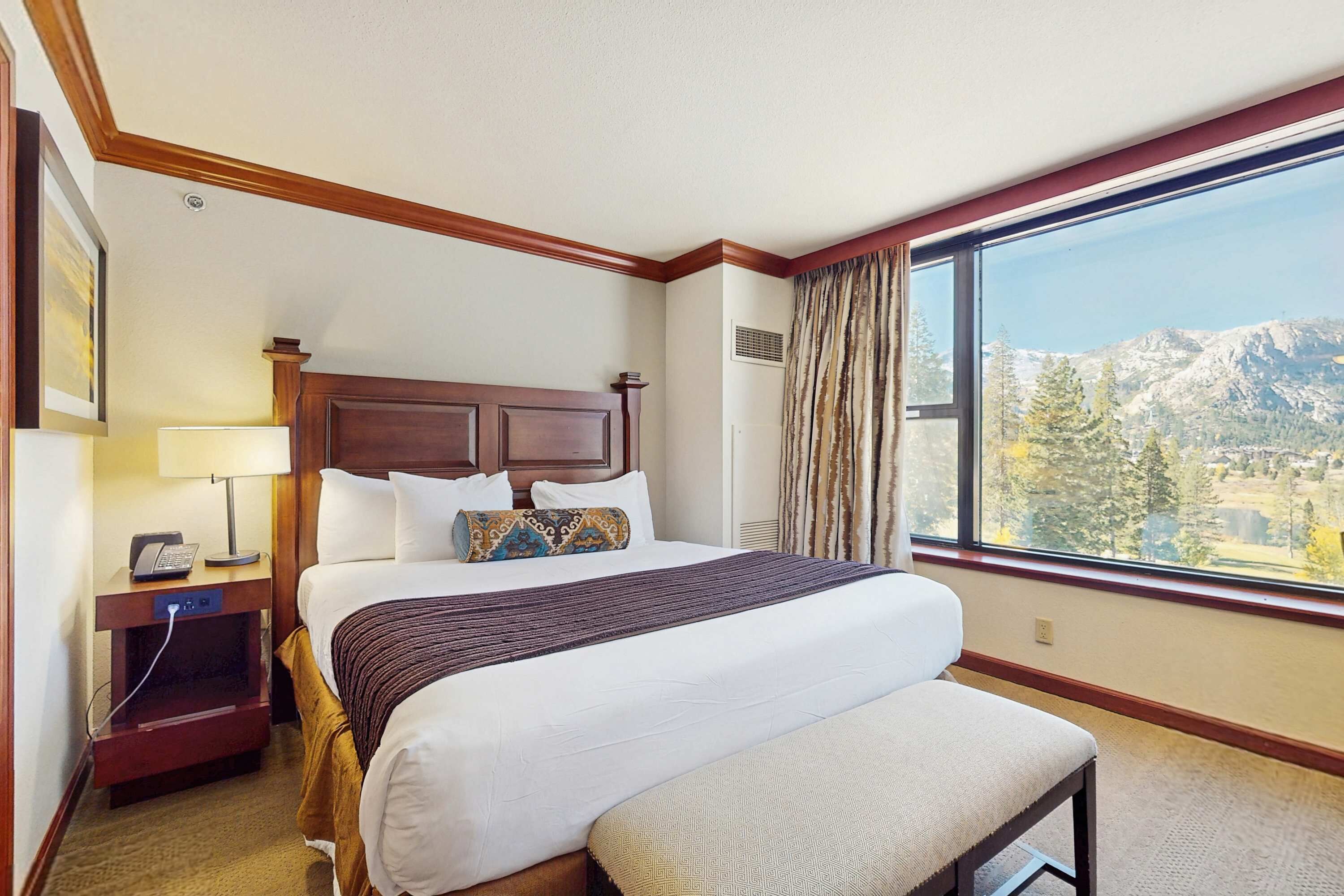 1 bedroom, desk, WiFi, bed sheets