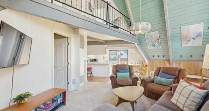 South Lake Tahoe House with Hot Tub - Close to Skiing, Walk to Dining