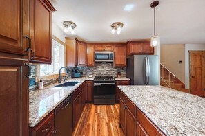 Fridge, microwave, oven, stovetop - Luxurious Tahoe gem with furnished deck overlooking stream (Incline Village)