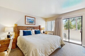 Room - Pool View Studio with Private Beach Access, Shared Pool, Hot Tub, Sauna (South Lake Tahoe)