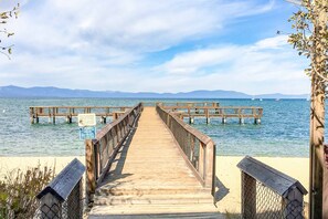 Beach - Pool View Studio with Private Beach Access, Shared Pool, Hot Tub, Sauna (South Lake Tahoe)