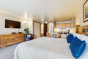Iron/ironing board, WiFi, bed sheets, wheelchair access - Pool View Studio with Private Beach Access, Shared Pool, Hot Tub, Sauna (South Lake Tahoe)