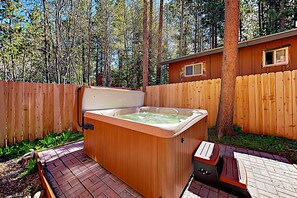 Outdoor spa tub - Charming dog-friendly home with a private hot tub & large fenced yard (South Lake Tahoe)
