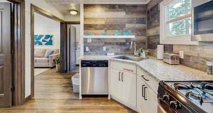 Renovated Modern Retreat with Hot Tub - Walk to Lakeside Beach & Gondola