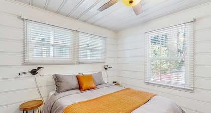 Renovated Modern Retreat with Hot Tub | Walk to Lakeside Beach & Gondola