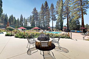 Outdoor dining - Townhome with pool, sauna, tennis, private hot tub, & foosball, sleeps 8 (Zephyr Cove)