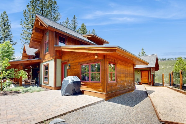 Exterior - Mountain Views from the Hot Tub (South Lake Tahoe)