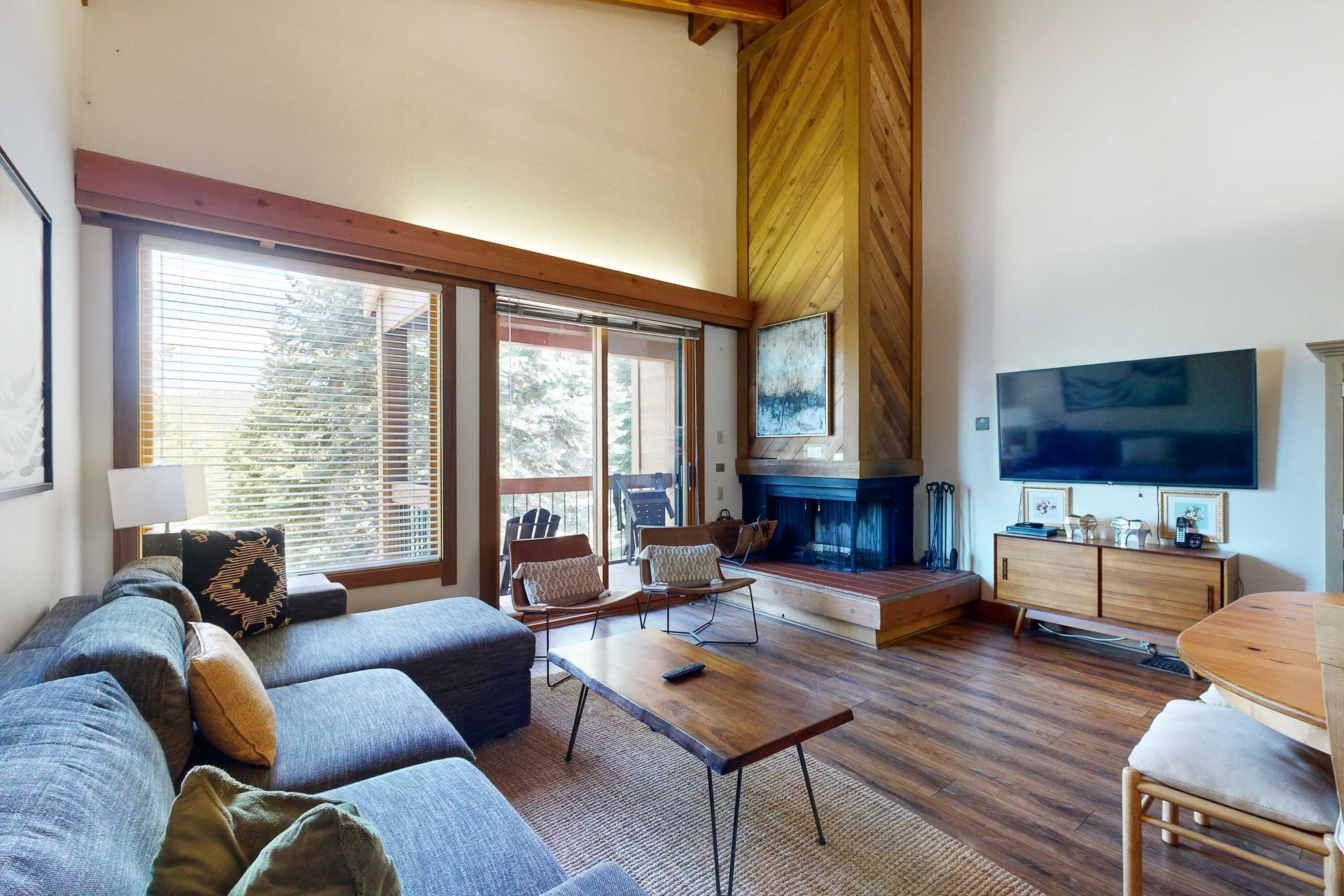 TV, fireplace, offices