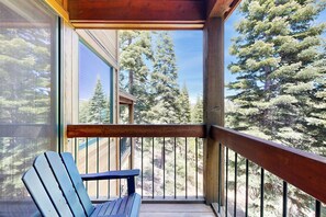 Property grounds - Sophisticated Gold Bend Getaway | Fireplace | Free Ski Shuttle, Pool, Hot Tub (Northstar - Truckee)