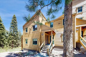 Exterior - Sophisticated Gold Bend Getaway | Fireplace | Free Ski Shuttle, Pool, Hot Tub (Northstar - Truckee)