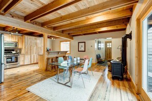 Interior - Home with private hot tub, 2 fireplaces, & W&D - drive minutes to hiking, golf (Truckee)