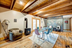 Interior - Home with private hot tub, 2 fireplaces, & W&D - drive minutes to hiking, golf (Truckee)