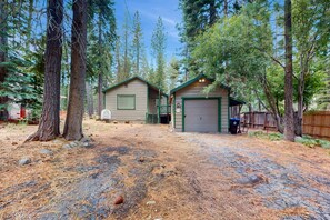 Exterior - Tahoe Getaway: Spacious Deck, Fireplace & Family-Friendly (South Lake Tahoe)