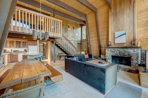 TV, DVD player, stereo, offices - Lake view house with WiFi, washer&dryer, and fireplace - dogs are welcome (Tahoe City)