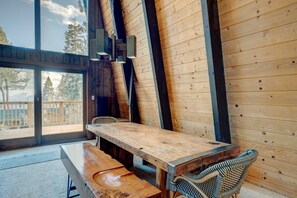 Dining - Lake view house with WiFi, washer&dryer, and fireplace - dogs are welcome (Tahoe City)