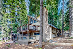 Exterior - Superb lakefront home with mountain & lake views, fireplace, tennis & washer&dryer (Truckee)