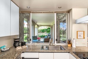 Apartment, Mehrere Betten, Terrasse, Gartenblick (The Palms at Wailea 101) | Eigene Küche