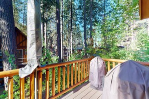 Property grounds - House in Kings Beach with mountain views (Kings Beach)