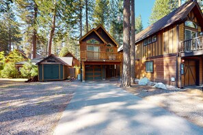 Exterior - House in Kings Beach with mountain views (Kings Beach)