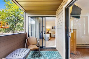 Terrace/patio - Explore Lake Tahoe living with skiing, hiking, boating, and more (South Lake Tahoe)