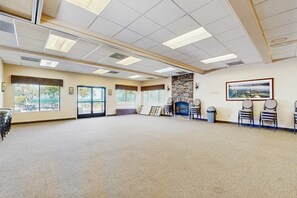 Interior - This location is hard to top with easy access to Heavenly & resort amenities (South Lake Tahoe)