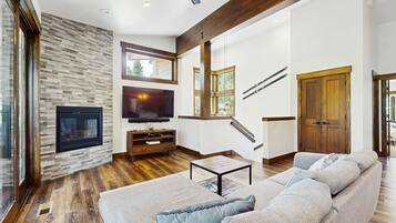 TV, fireplace, offices