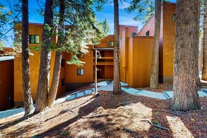 Exterior - Beautiful Ski-in-ski-out villa with shared hot tubs & pools & tennis and free WiFi (Northstar - Truckee)