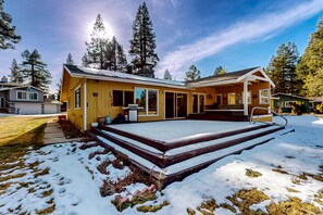 Exterior - Cozy Retreat - On Golf Course, Near Skiing (South Lake Tahoe)