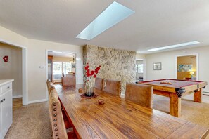 Dining - Cozy Retreat - On Golf Course, Near Skiing (South Lake Tahoe)