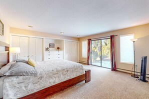 WiFi, bed sheets - Cozy Retreat - On Golf Course, Near Skiing (South Lake Tahoe)