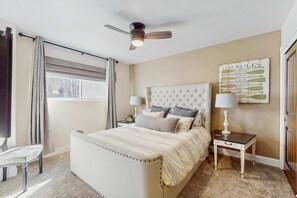 Iron/ironing board, WiFi, bed sheets - Stunning mountain retreat with pool, balcony views, & fireplace - near skiing (Incline Village)