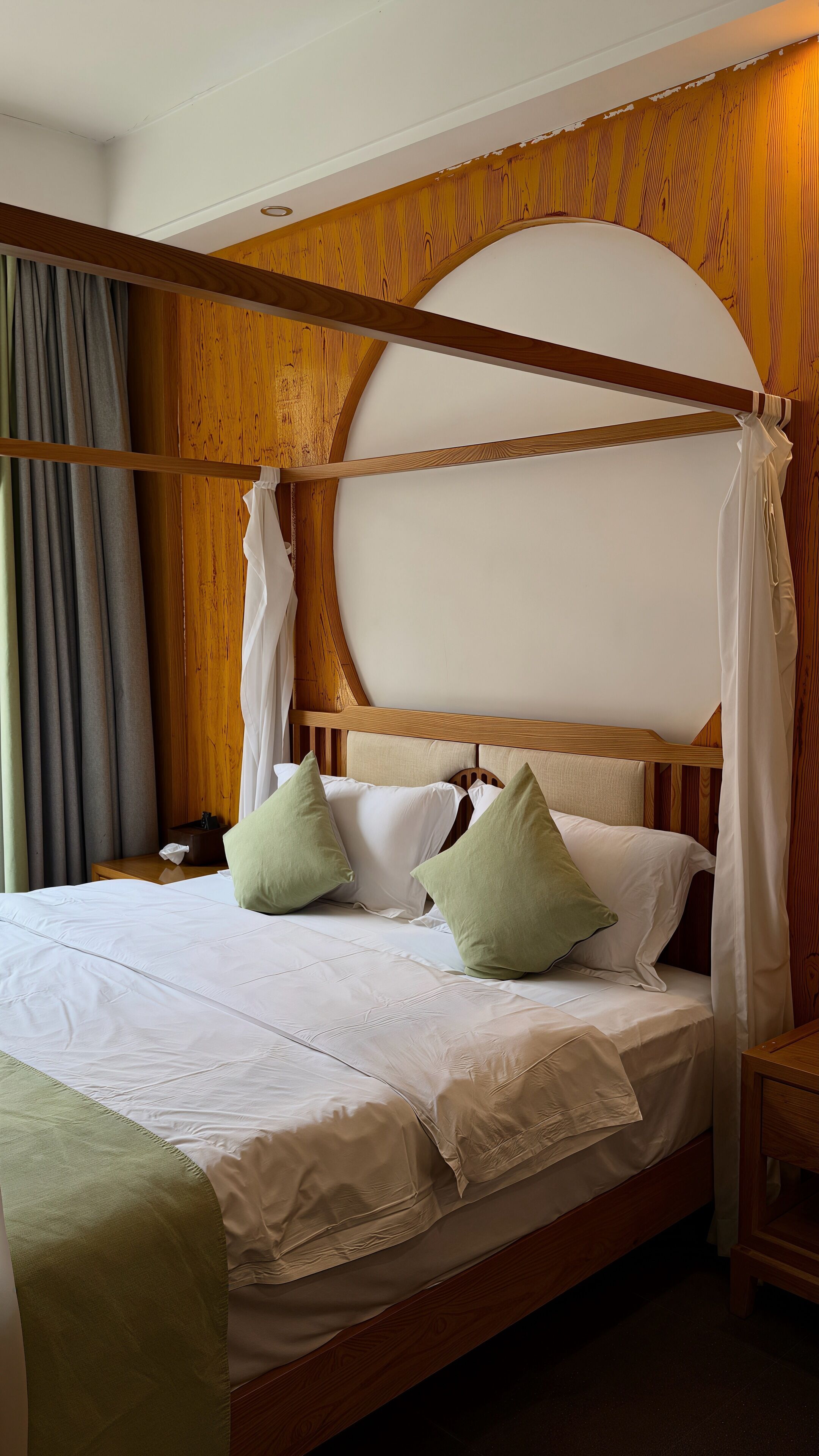 Individually decorated, free WiFi, bed sheets
