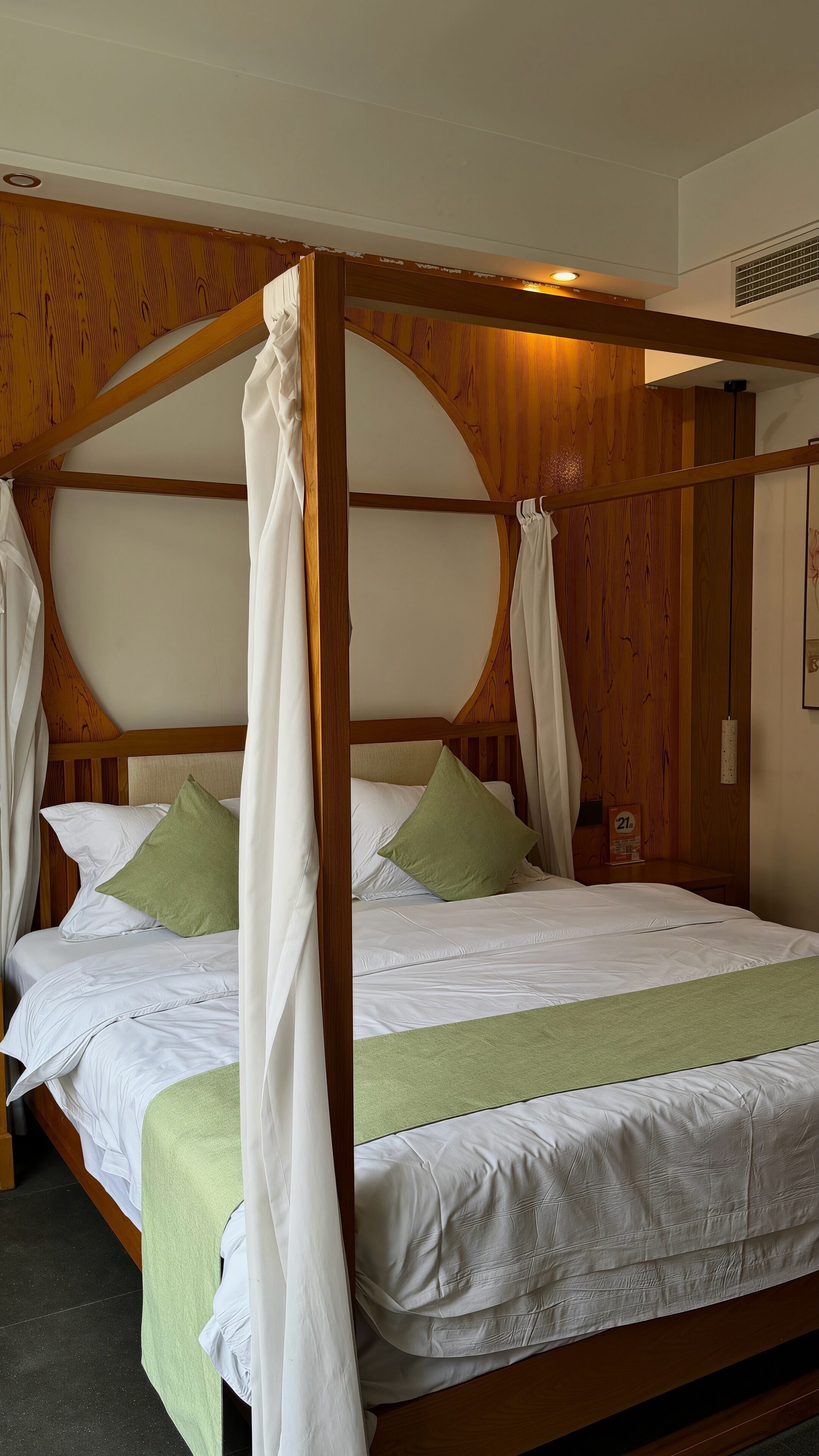 Quarto solteiro conforto, vista para a cidade | Individualmente decorados, Wi-Fi de cortesia, roupa de cama
