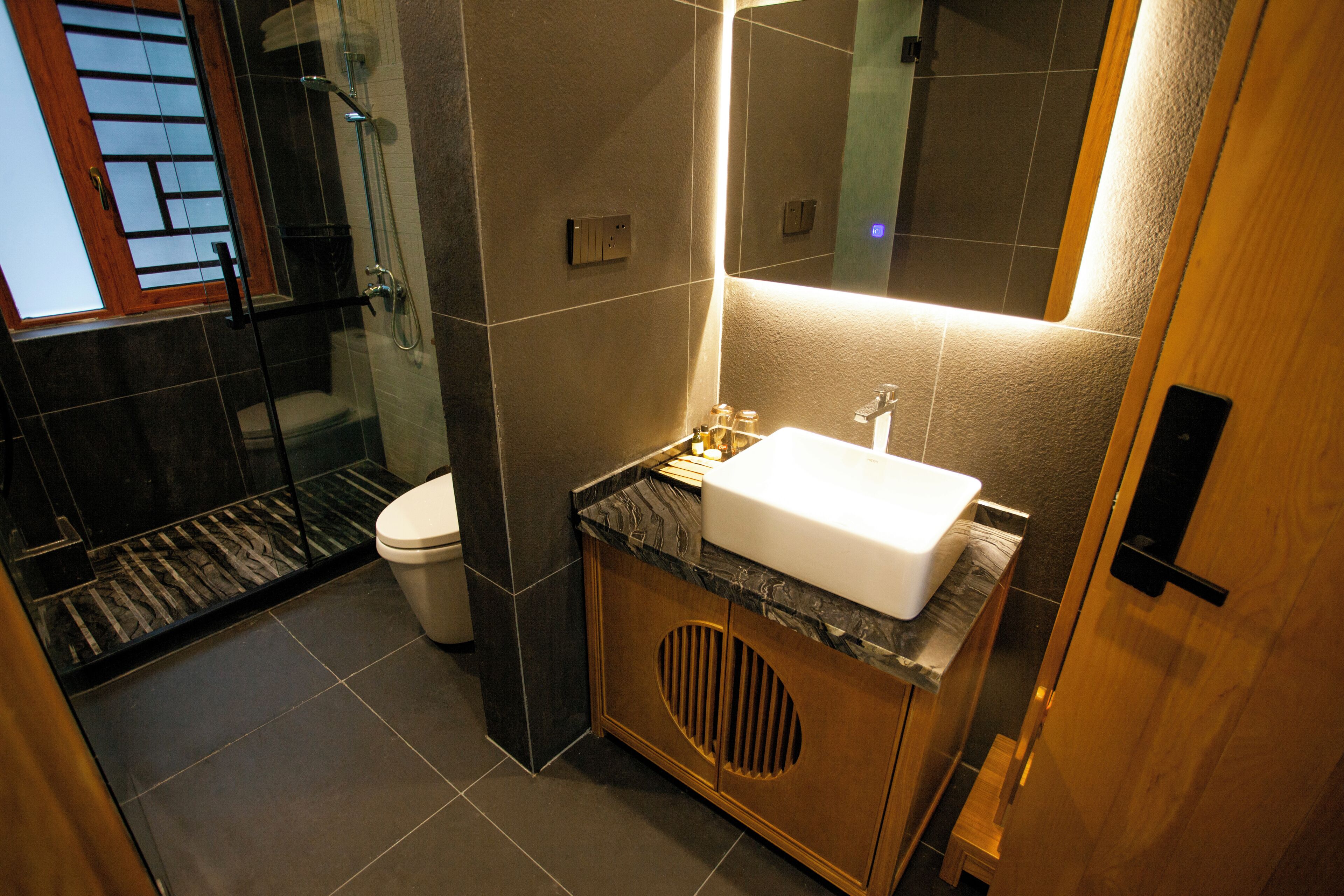 Economy Twin Room, City View | Bathroom | Shower, hair dryer, towels, shampoo