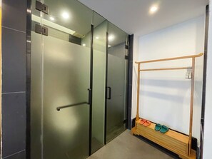 Bathroom - Your Lsle Inn (Zhangjiajie)