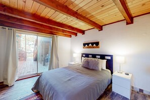 Tabla de planchar con plancha, wifi y ropa de cama 