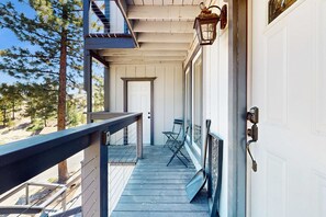 Property grounds - Dog-friendly mountain condo with washer/dryer, sleeps 2 (Stateline)